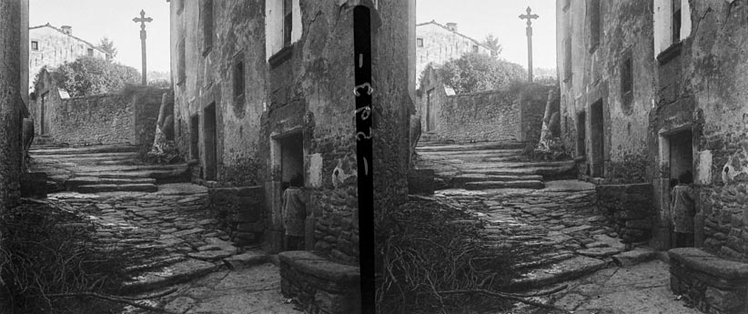 Vista parcial del carrer del Fossar de Rupit