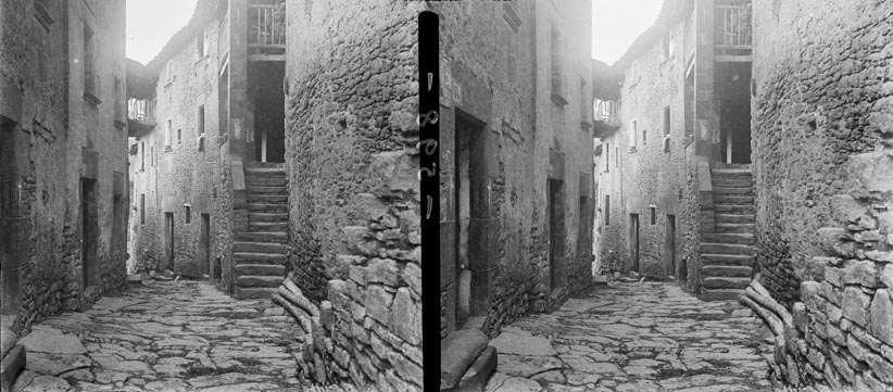 Vista d'un carrer de Rupit
